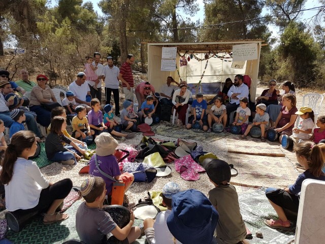 אלפי מטיילים ביום ראשון של חול המועד סוכות בגוש עציון