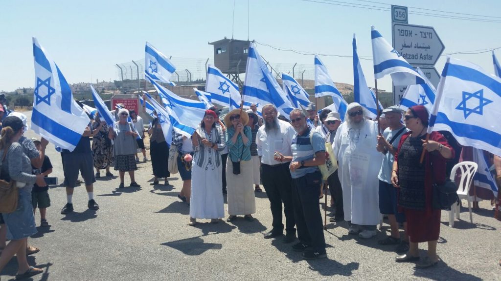 מפגינים בצומת תקוע: גופות חיילינו בשבי וגופות מחבלים מוחזרות