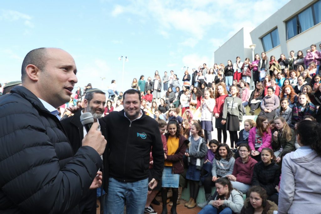 שר החינוך בנט באולפנת רבבה בשומרון: “החינוך לערכים בחשיבות עליונה”