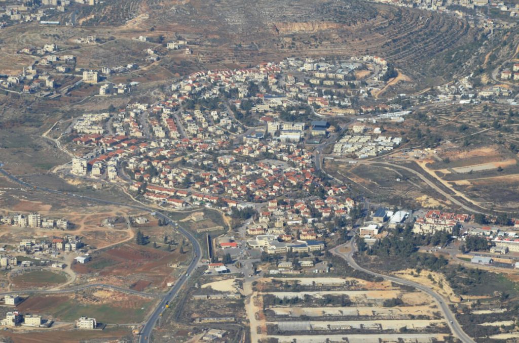 סגירת מעגל: קבלן המבנים שנהרסו יבנה בבית אל