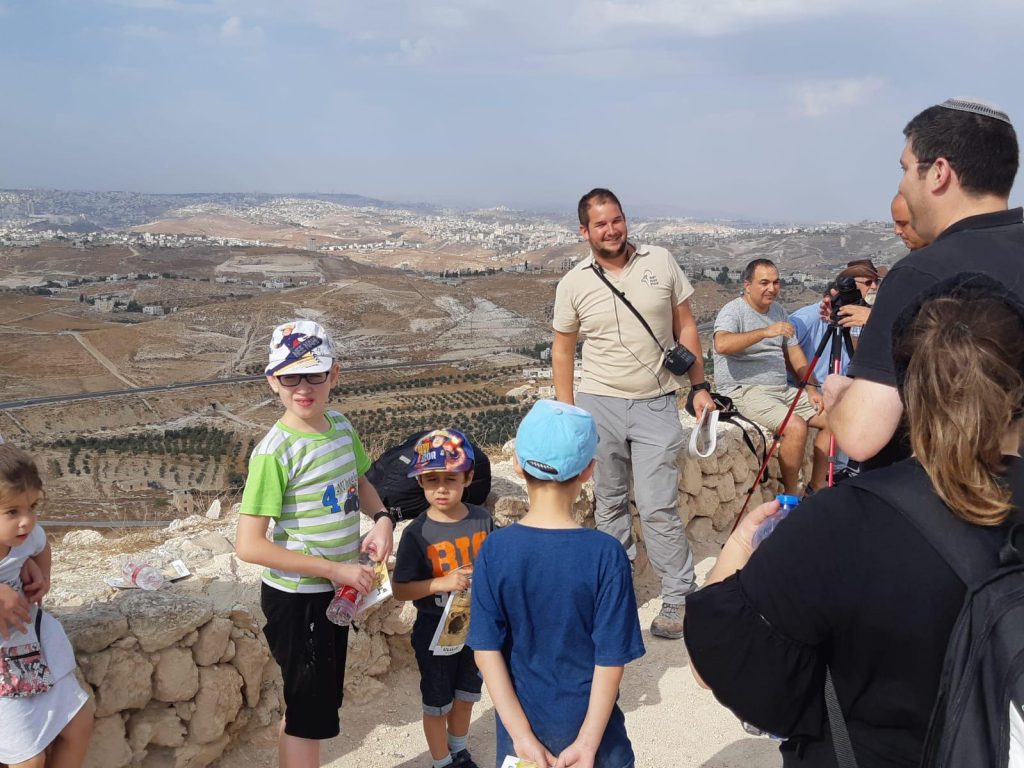 כ-90,000 מטיילים פקדו את שמורות הטבע והפארקים ביהודה ושומרון במהלך חג הסוכות