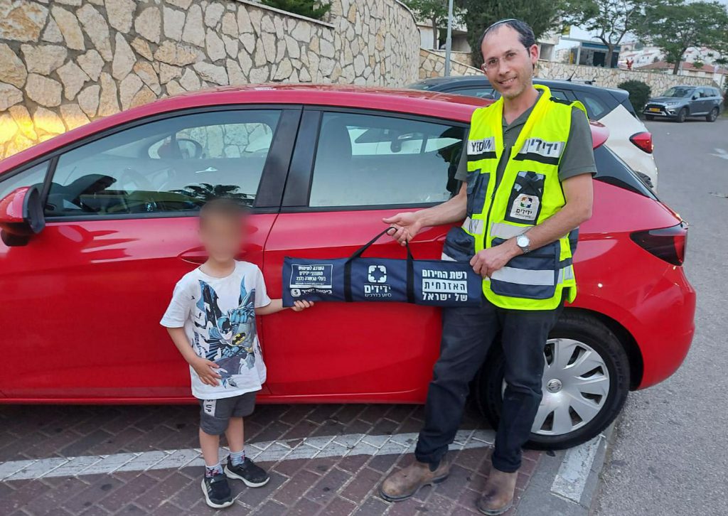 אריאל: ילד כבן ארבע ננעל ברכב וחולץ בשלום ע”י מתנדב ידידים