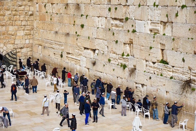 כמה עולה טקס בר מצווה בכותל?