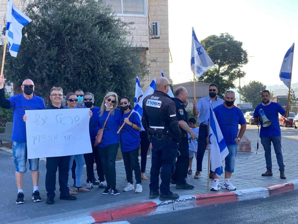 תושבים הפגינו סמוך לכביש 437: “לזרז את העבודות – לפתור את הפקקים”