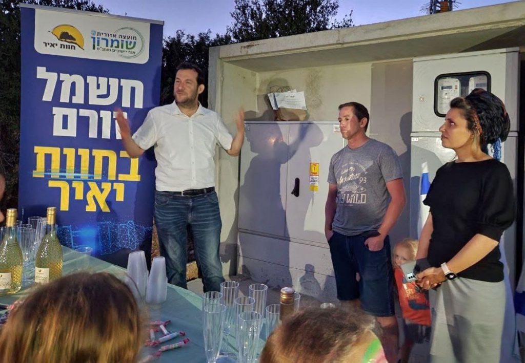 21 שנים לאחר שהוקם: היישוב חוות יאיר חובר לחשמל