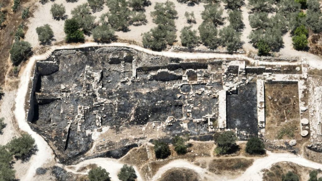 במערכת הפוליטית מגיבים בחריפות לשריפת שומרון העתיקה