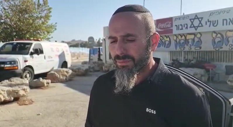 הפצוע מהפיגוע בשומרון: “היה לי נס, נהג האוטובוס הוא גיבור, האט את האוטובוס כדי להגן עלי. אנחנו מופקרים”