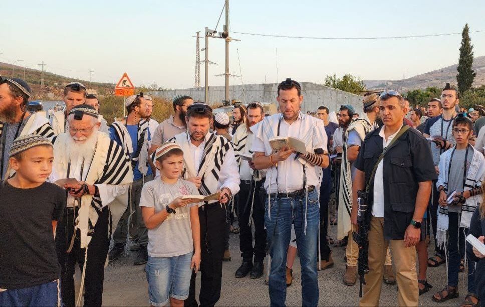 ערב יום הכיפורים: סליחות ותפילת שחרית בכניסה לשכם