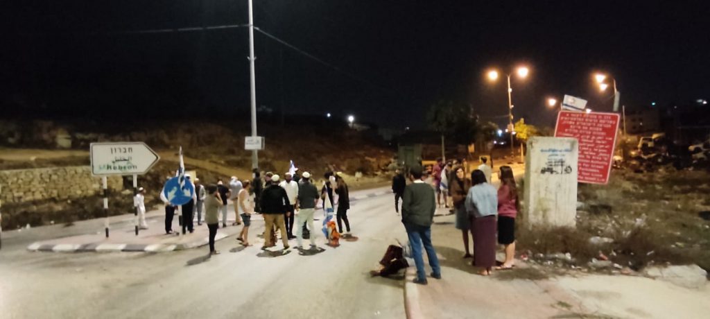 כ1500 מפגינים בעשרות צמתים: יהודה ושומרון במחאה בעקבות הפיגוע בקריית ארבע