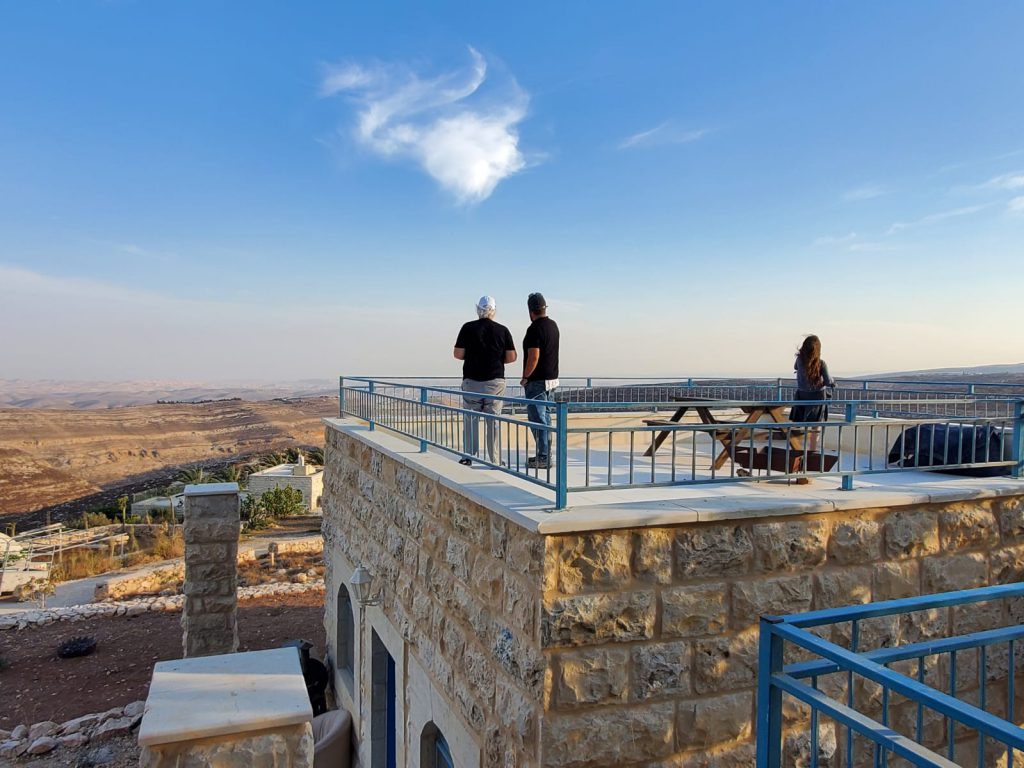 דיוויד פרידמן בחאן ערוגות בגוש עציון: “המשיכו לבנות את ארץ ישראל”