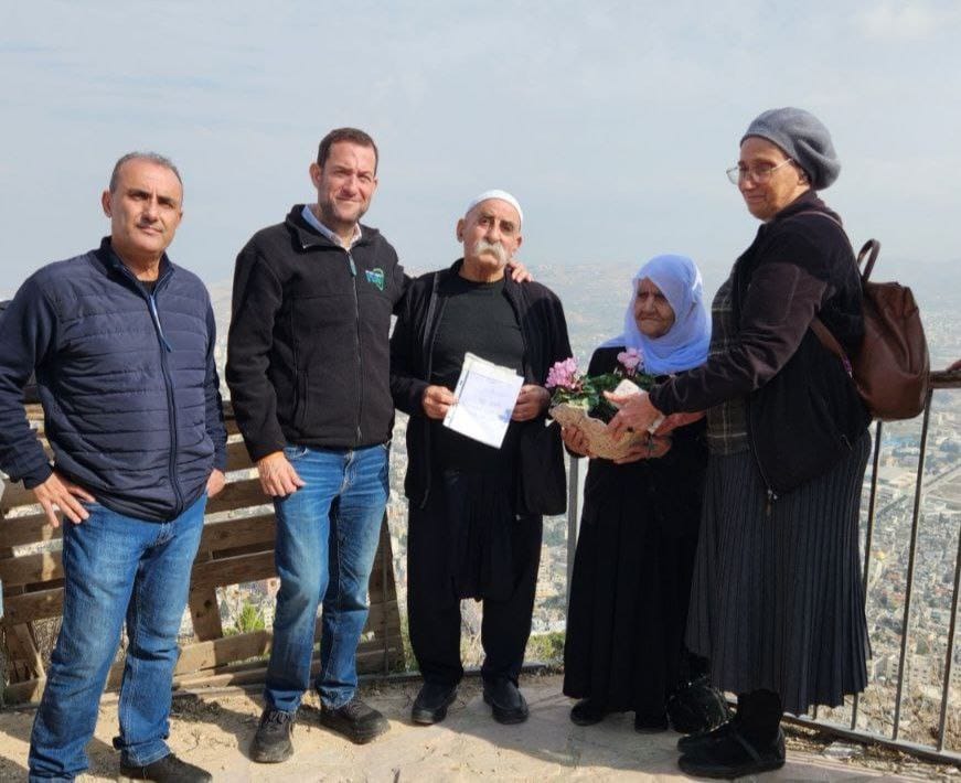 מרגש: משפחות הנרצחים בקבר יוסף נפגשו לראשונה