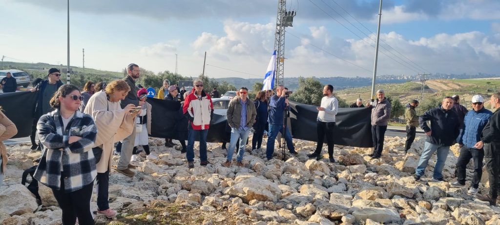 מחאת תושבי בנימין נגד ישראל גנץ: “הדם שלנו לא הפקר. חייבים שינוי”