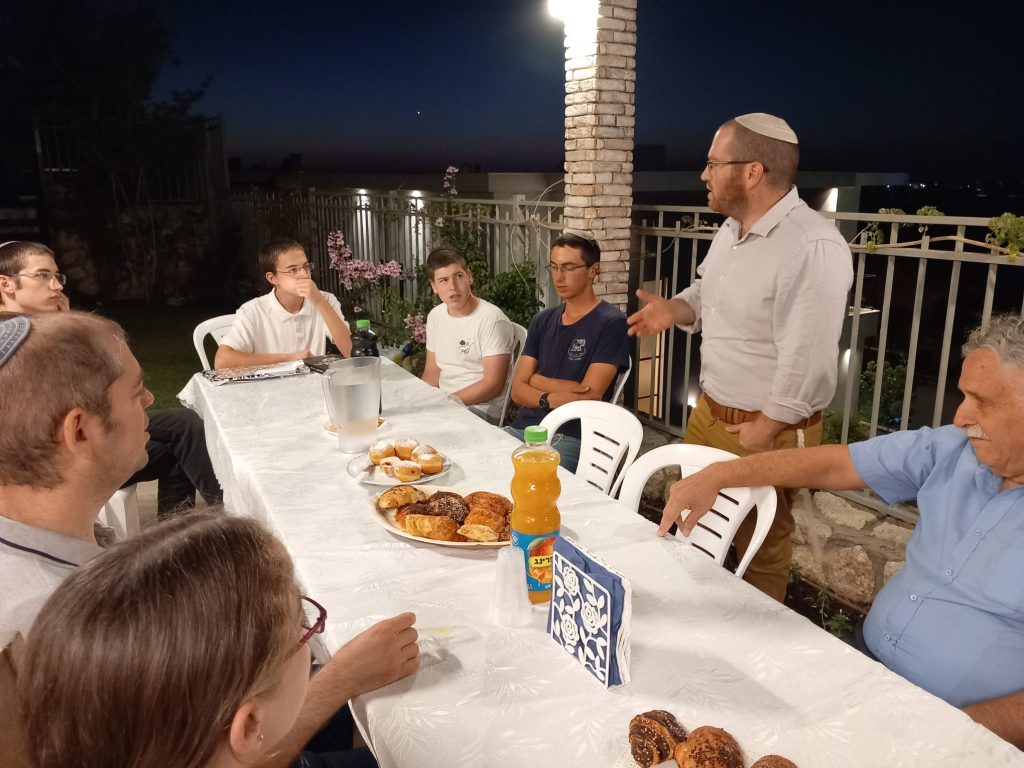 מעלין בקודש: תלמיד כיתה י’ בישיבת אמית ברוכין סיים ש”ס גמרא