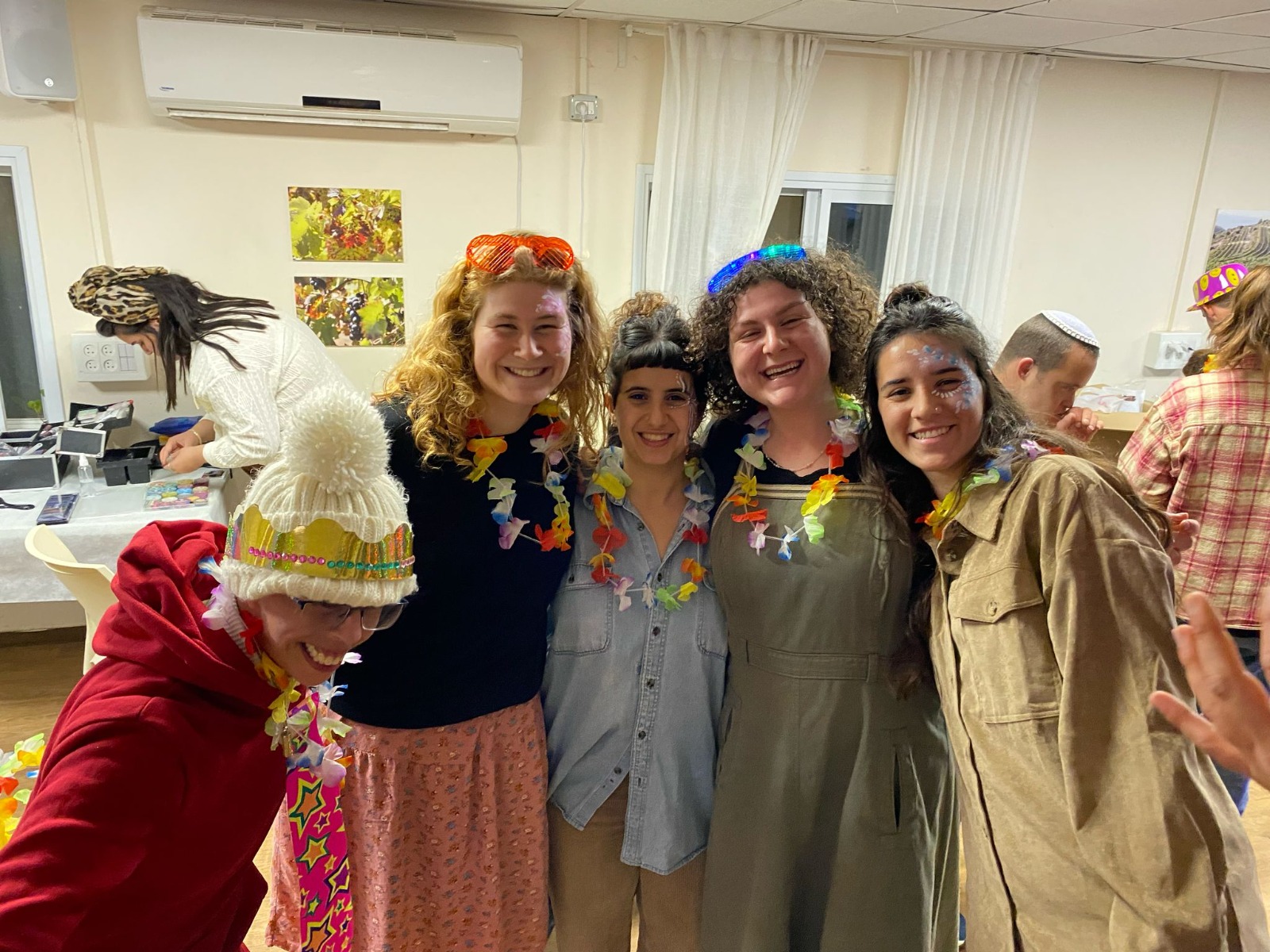 “חיפשתי דרך להיות חלק – ומצאתי משפחה”: חגיגת פורים בלתי נשכחת בגבעות