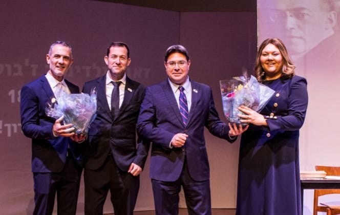 יציגות מדהימה באמריקה: תיאטרון השומרון בפרימיירה בלב מנהטן