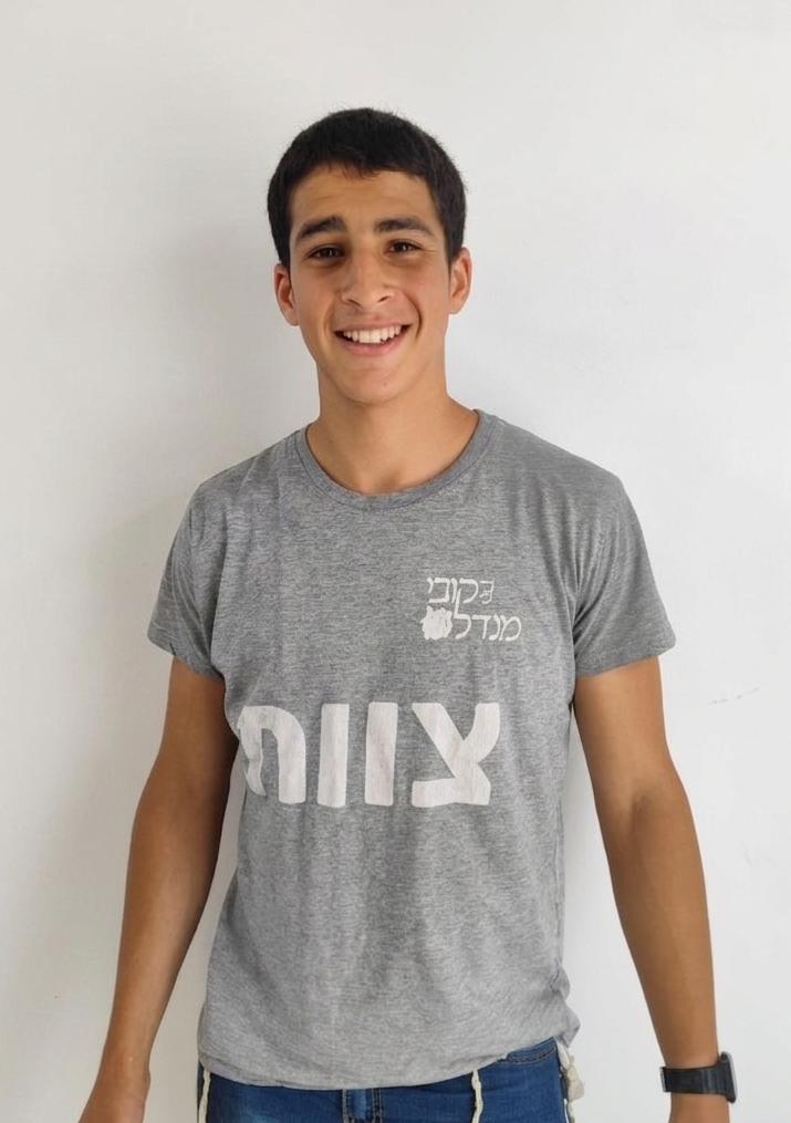 גאווה בשומרון: תלמיד אמית ברוכין זכה באות הפעיל המצטיין