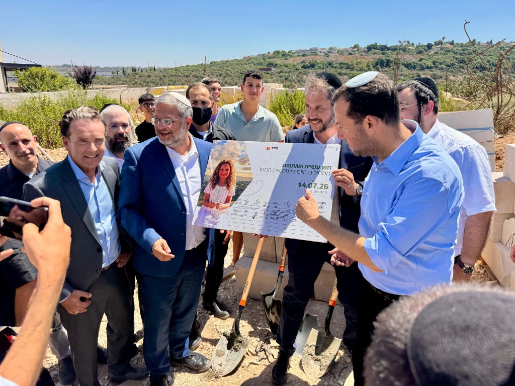 בא לביקור: השר בן גביר ויוסי דגן הניחו אבן פינה לשכונה חדשה בצפון השומרון
