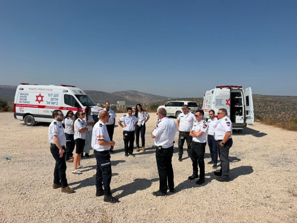 בעקבות הפיגוע בחוות גלעד: קציני מד״א נפגשו עם הרבש״ץ שנפצע
